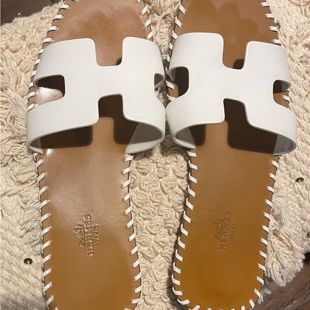 Womens Hermēs Oran Sandal. Braided Leather